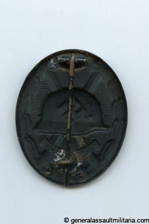 Wound badge in black