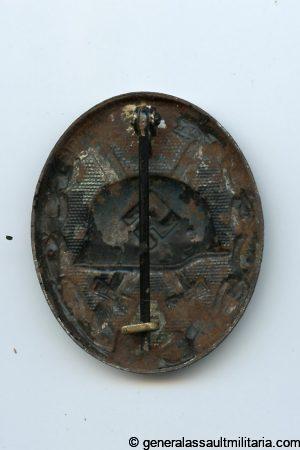 Wound badge in black