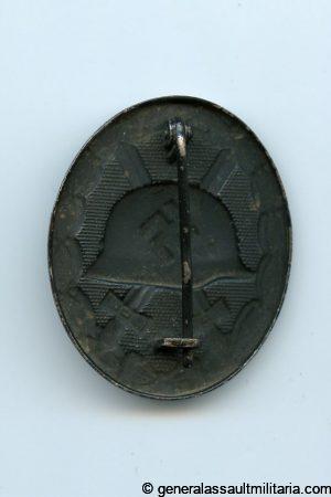 Wound badge in black