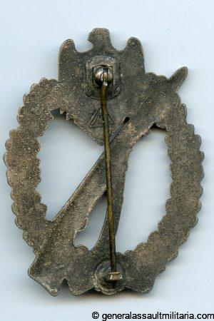 Infantry assault badge in silver - MK in triangle