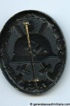 Wound badge in black