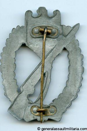 Infantry assault badge in silver - unknown maker ''4 rivet''