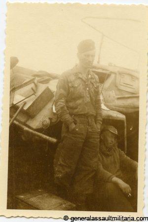 3x Panzerspähwagen Sdkfz 221 and 222 with crew