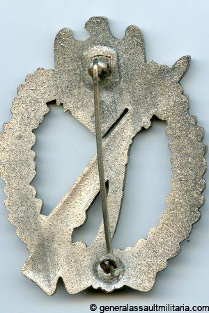 Infantry assault badge in silver - MK in triangle