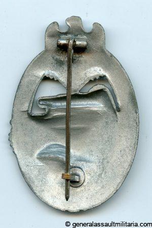 Panzer assault badge in silver - Unknown maker 'Daisy'