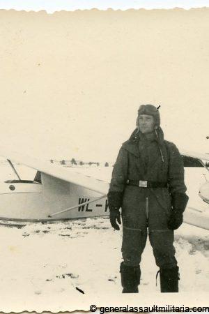 Luftwaffe soldier with gliders