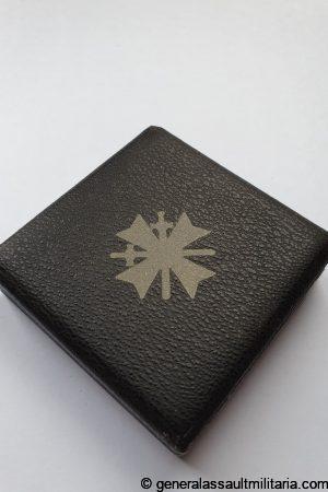 War merit cross with swords case