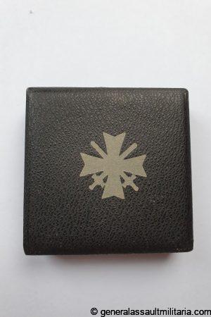 War merit cross with swords case