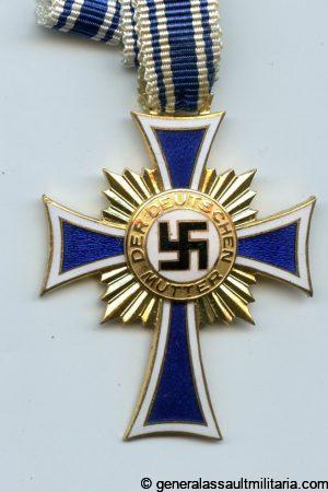 Mothers cross in gold