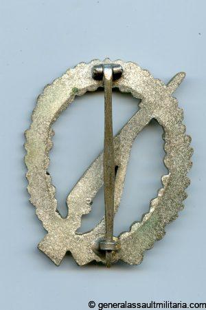 Infantry assault badge in silver 57 version - S&L