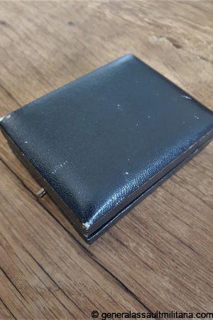 Black case for a TeNo badge