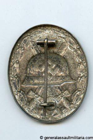 Wound badge in silver – Deschler/Wiedmann ‘Übergrosse’