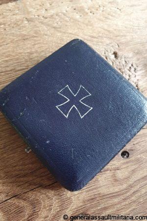 Blue case for the iron cross first class
