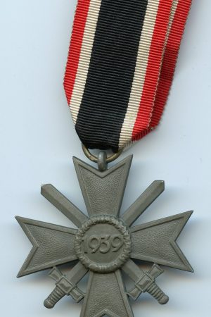War merit cross with swords - MM10 Förster & Barth, Pforzheim