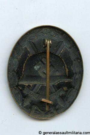 Wound badge in black - 'Unknown maker'