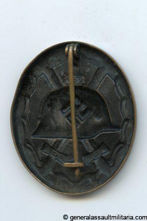 Wound badge in black - Carl Wild, Hamburg