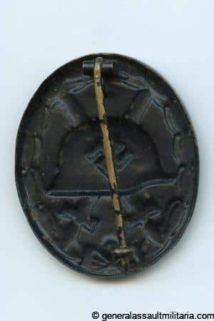 Wound badge in black