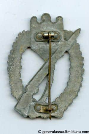 Infantry assault badge in silver - 4-rivet