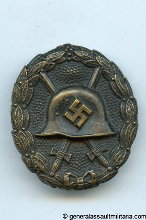 First pattern wound badge in black - Unknown maker