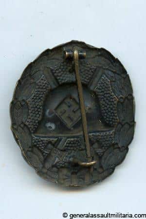 First pattern wound badge in black - Unknown maker