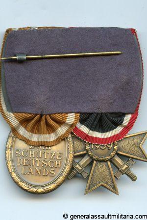 Medal bar with KVK2 and West wall medal