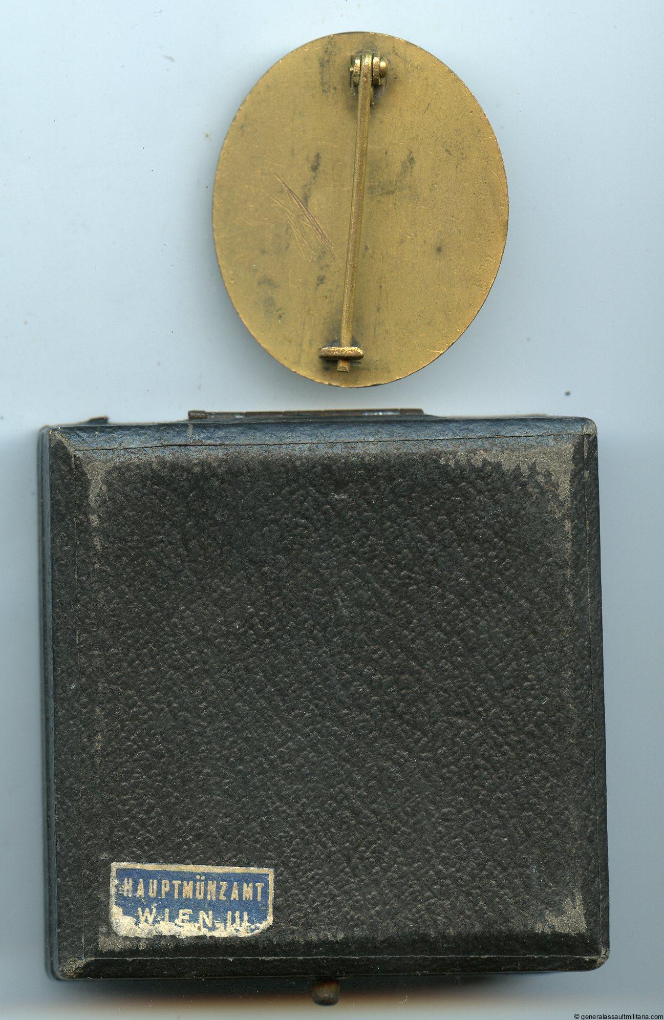 Wound badge in gold + case – Hauptmünzamt Wien