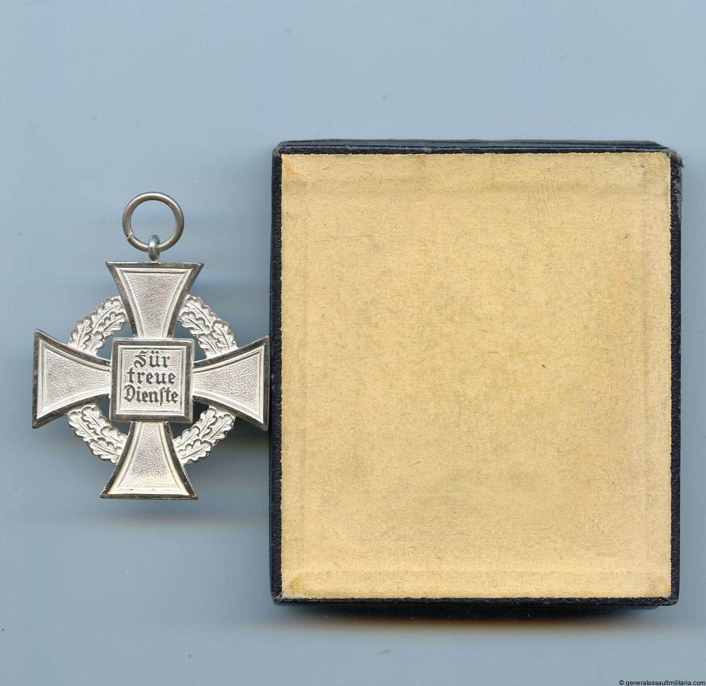 25 year loyal service medal + 1st pattern LDO case