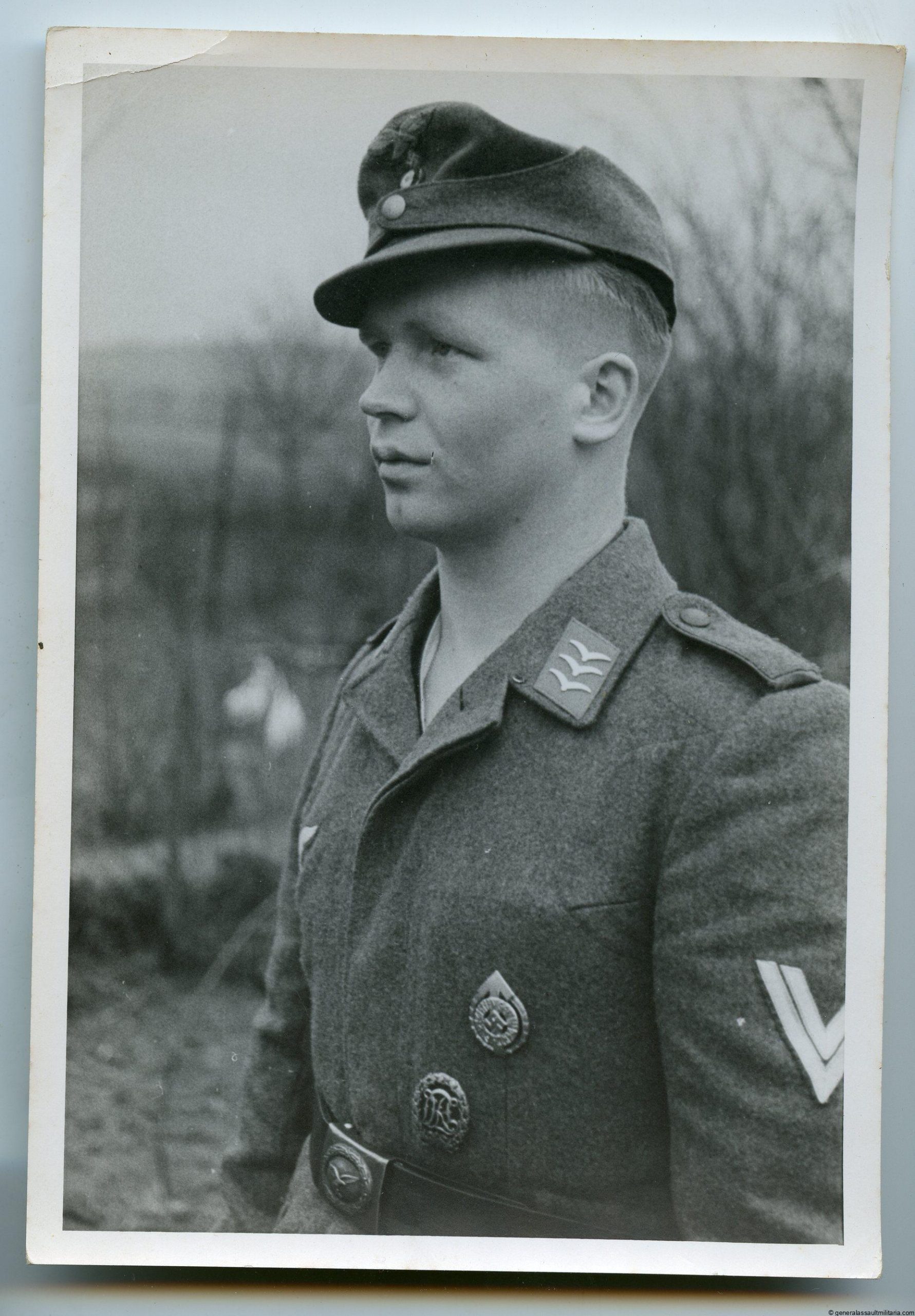 15x10cm field portrait of a Luftwaffe soldier with Gold Hitler youth führer badge