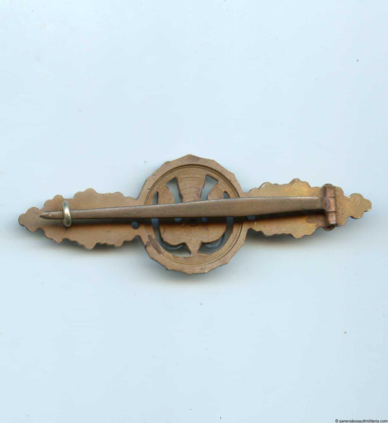 Luftwaffe bomber clasp in bronze – C.E. Juncker, Berlin
