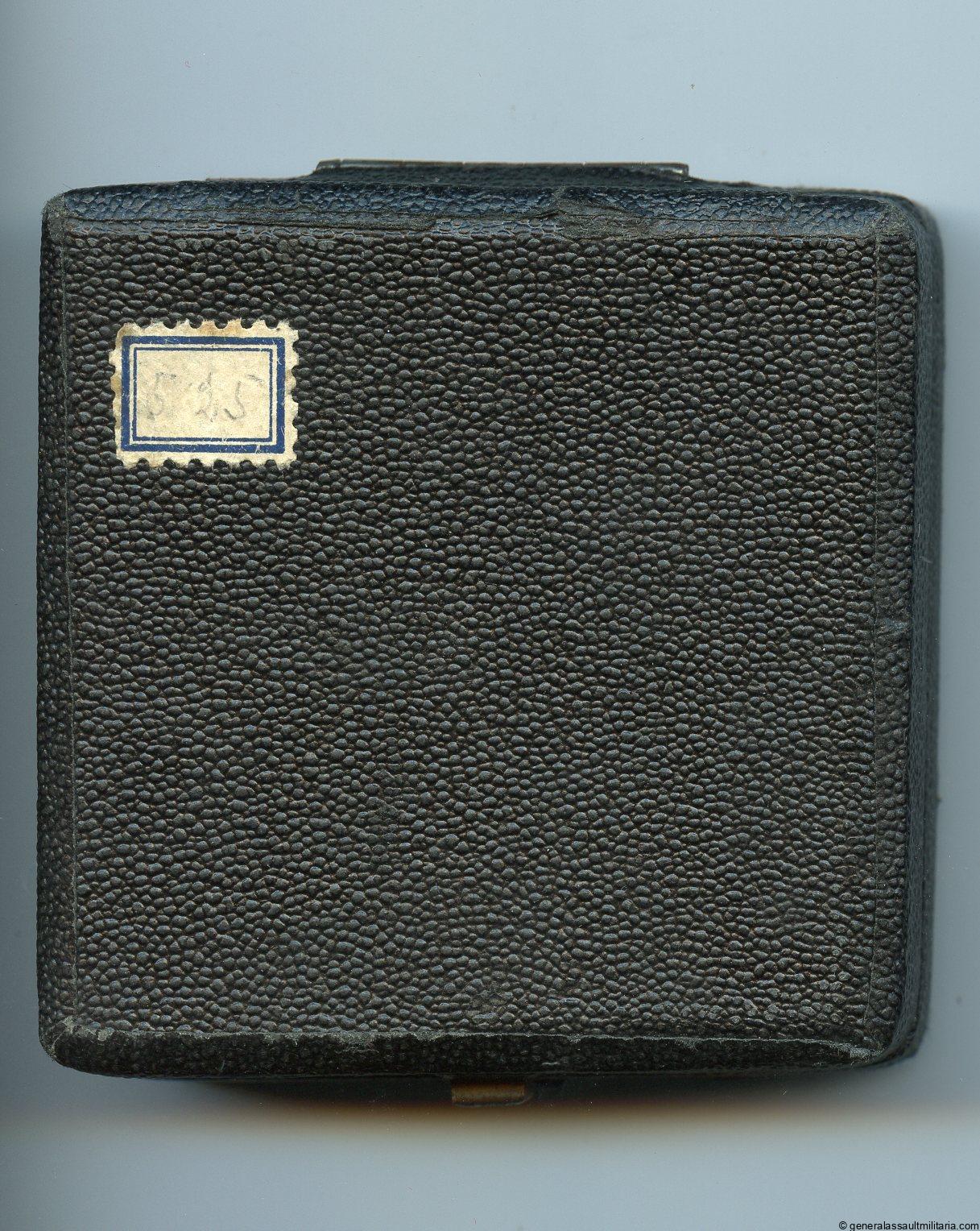 Wound badge in gold LDO case