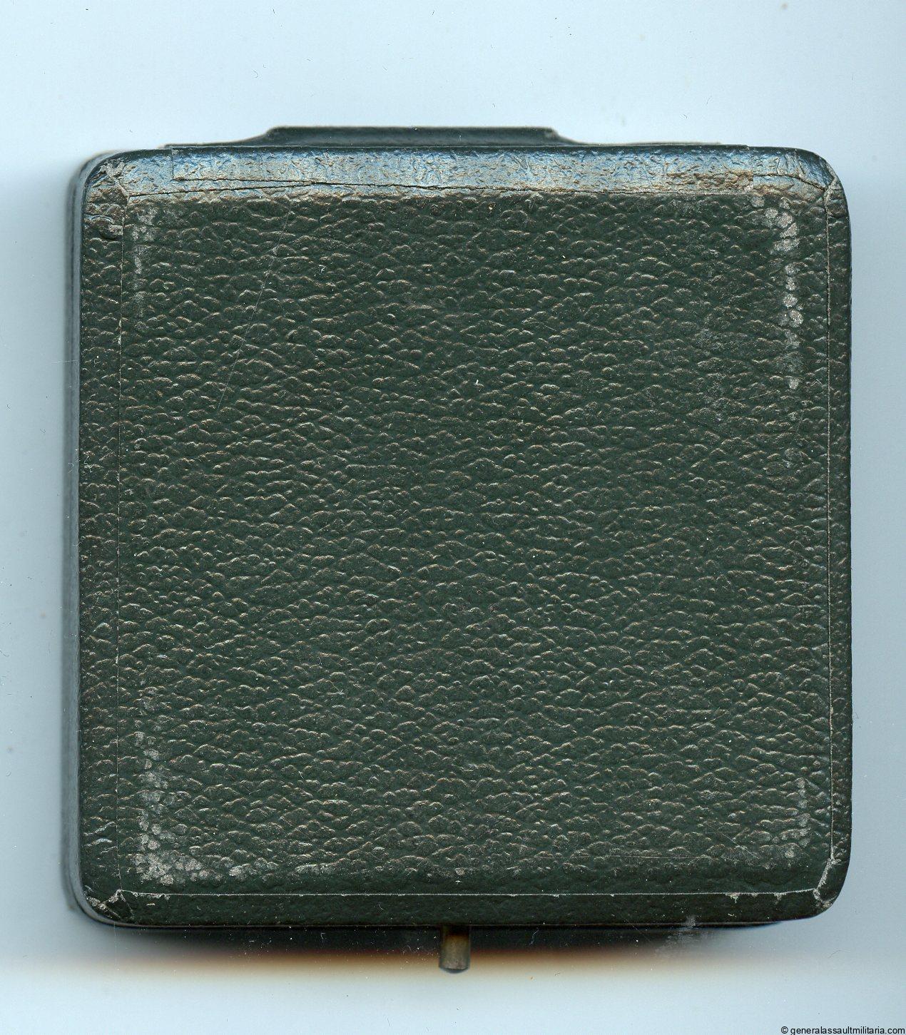Iron cross 1st class 1939 green case