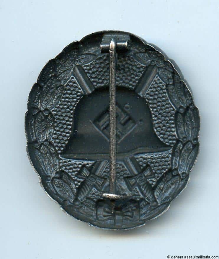 1st Pat. Wound badge in black – unknown maker