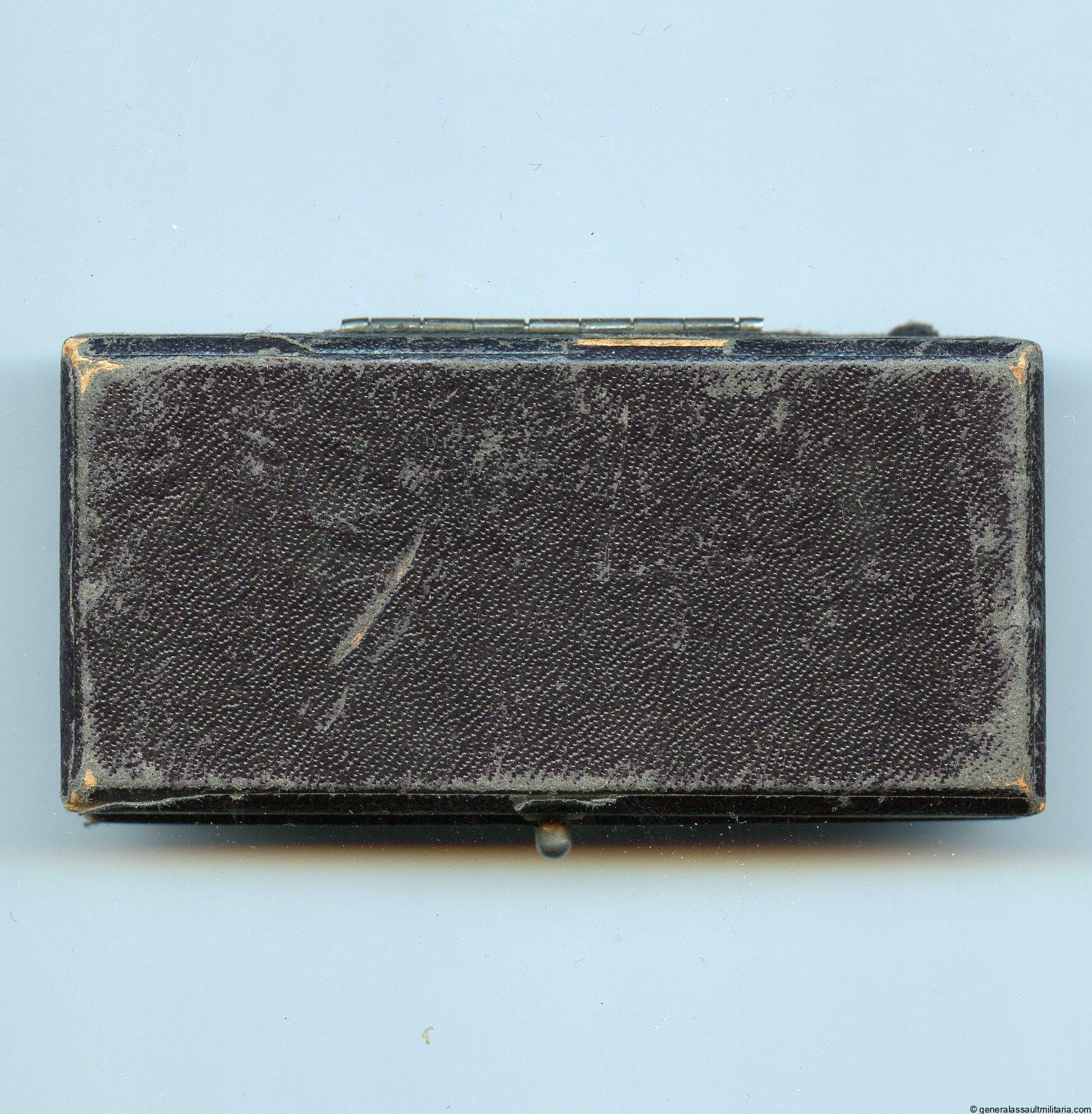 Luftwaffe bomber clasp in gold case