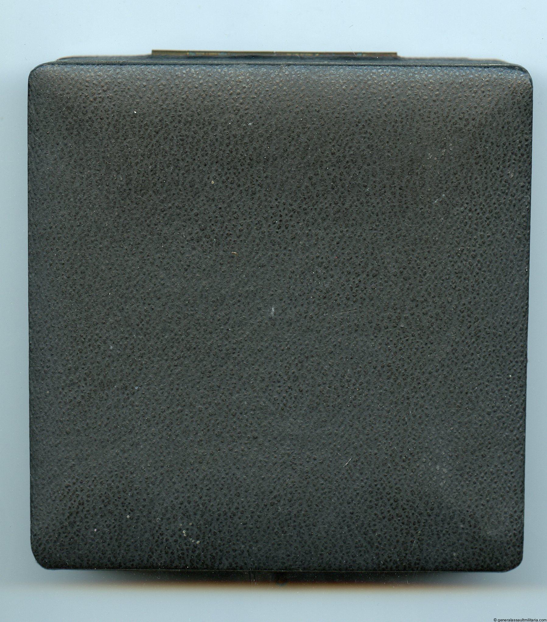 Case for a German cross in gold
