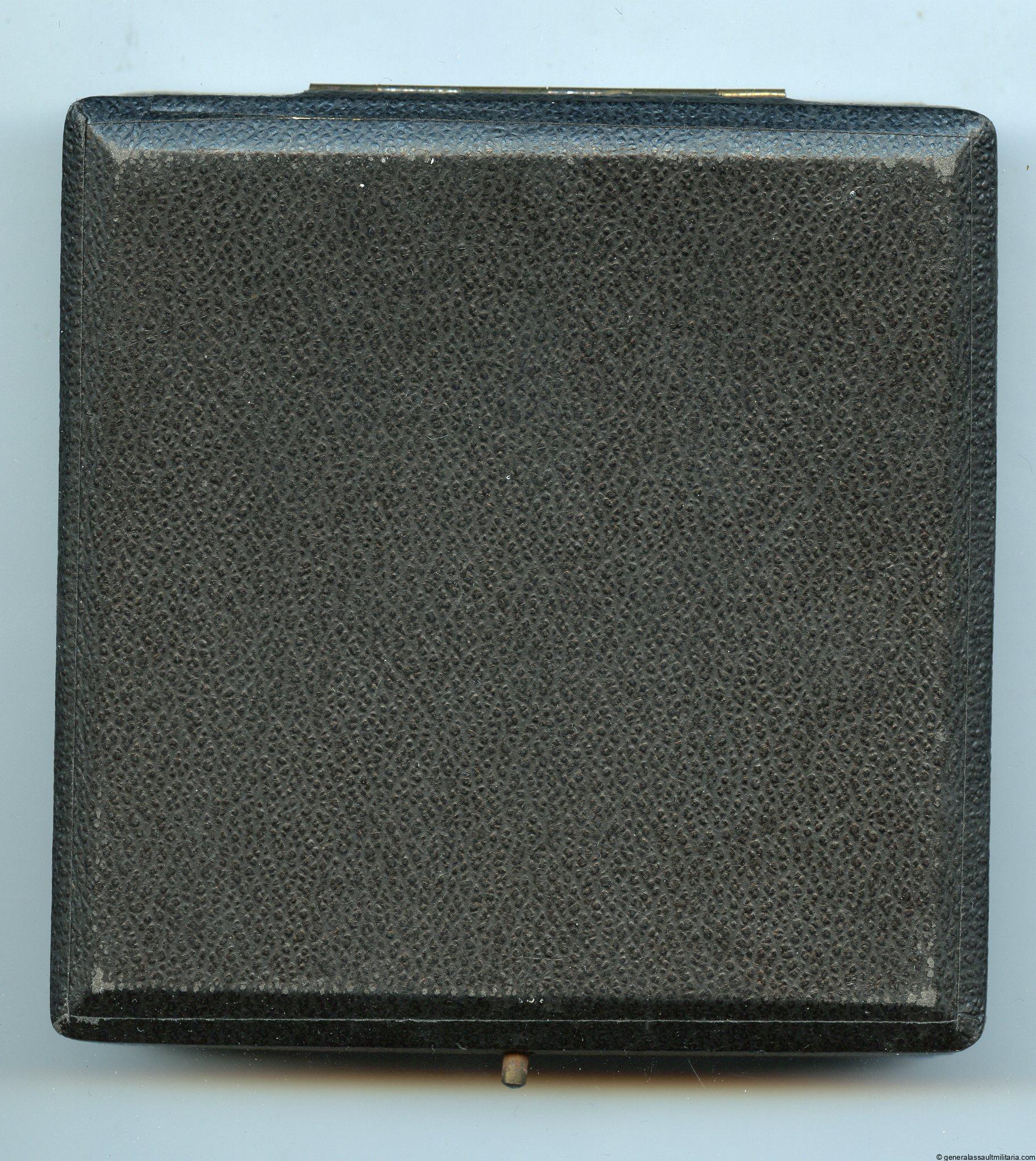 Case for a German cross in gold