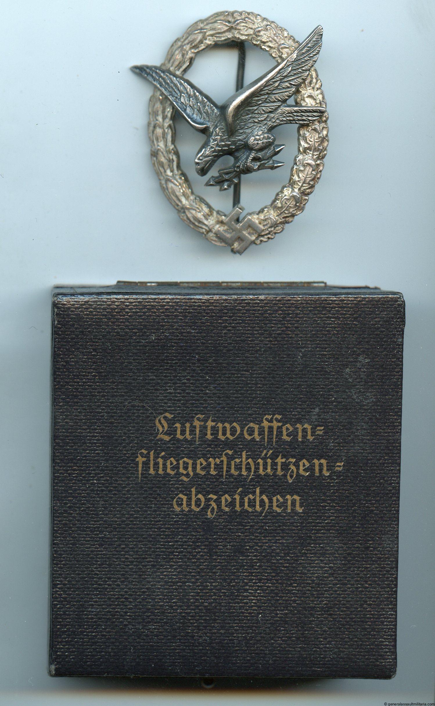 Luftwaffe Air gunner radio operator badge cased - Brüder Schneider, Wien
