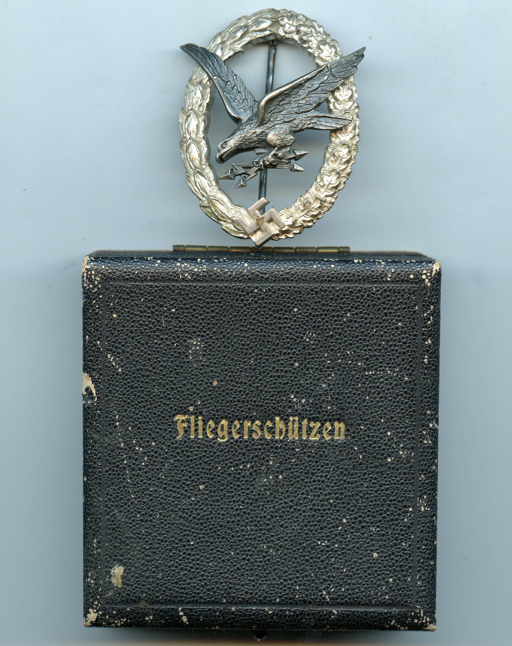 Luftwaffe air gunner radio operator badge cased – Wilhelm Deumer, Lüdenscheid