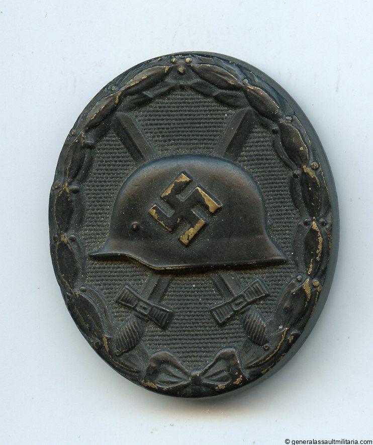 Wound badge in black