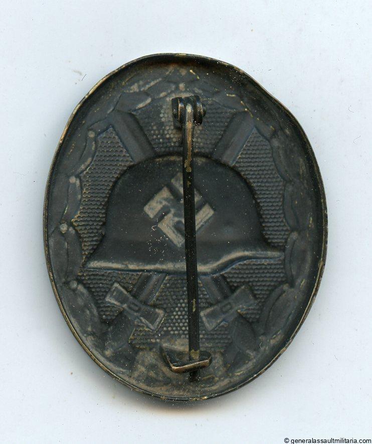 Wound badge in black