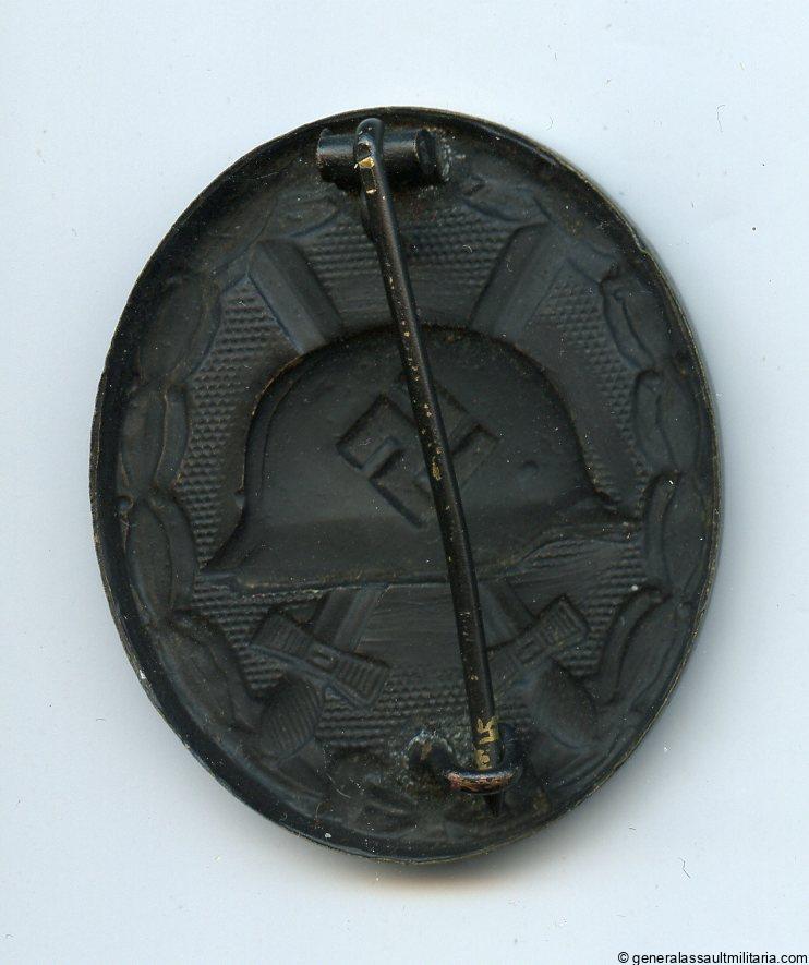 Wound badge in black