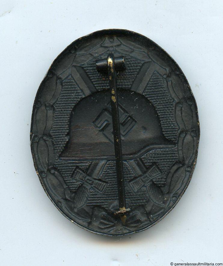 Wound badge in black