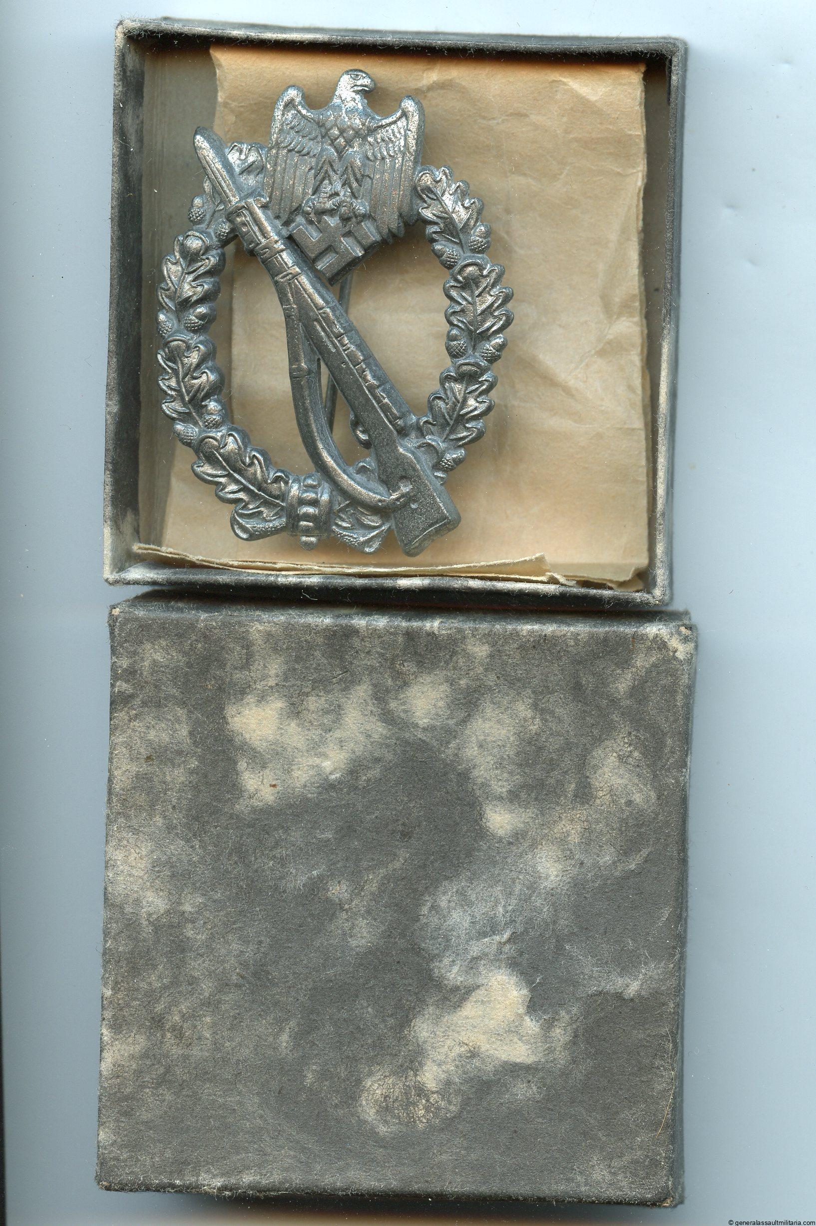 Infantry assault badge in silver + box - Brüder Schneider, Wien