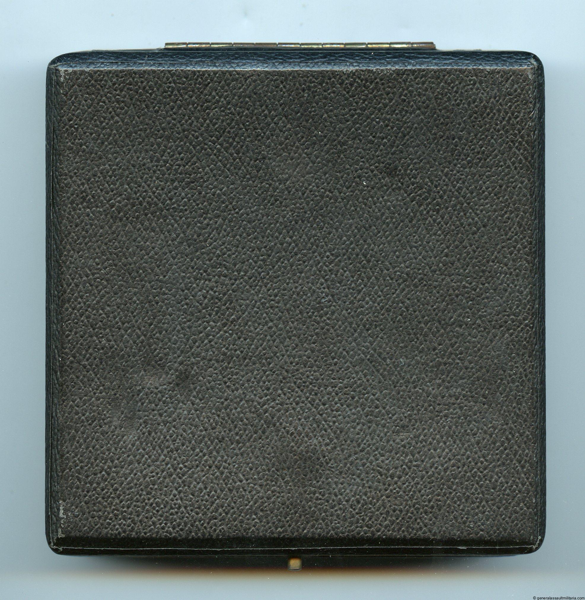 Case for a German cross in gold