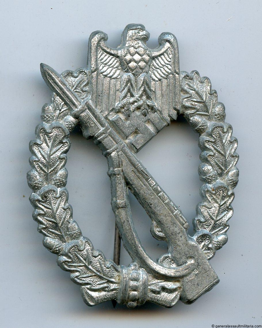 Infantry assault badge in silver – “4 rivet”