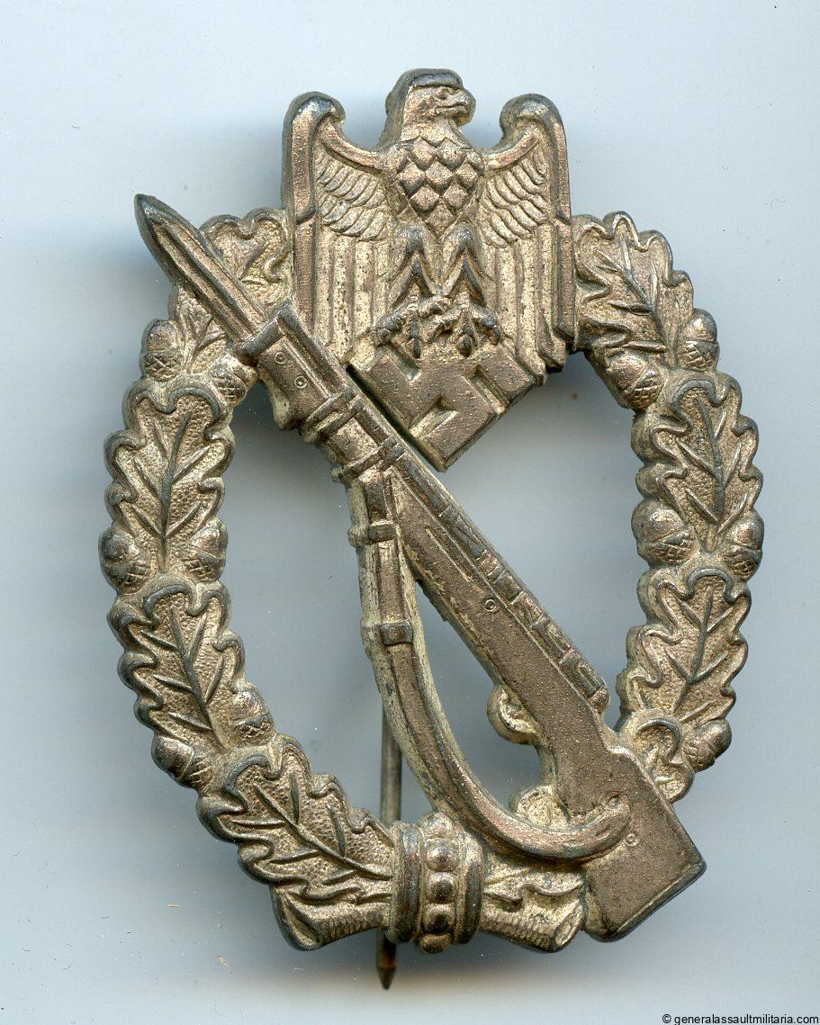 Infantry assault badge in silver – “4 rivet”