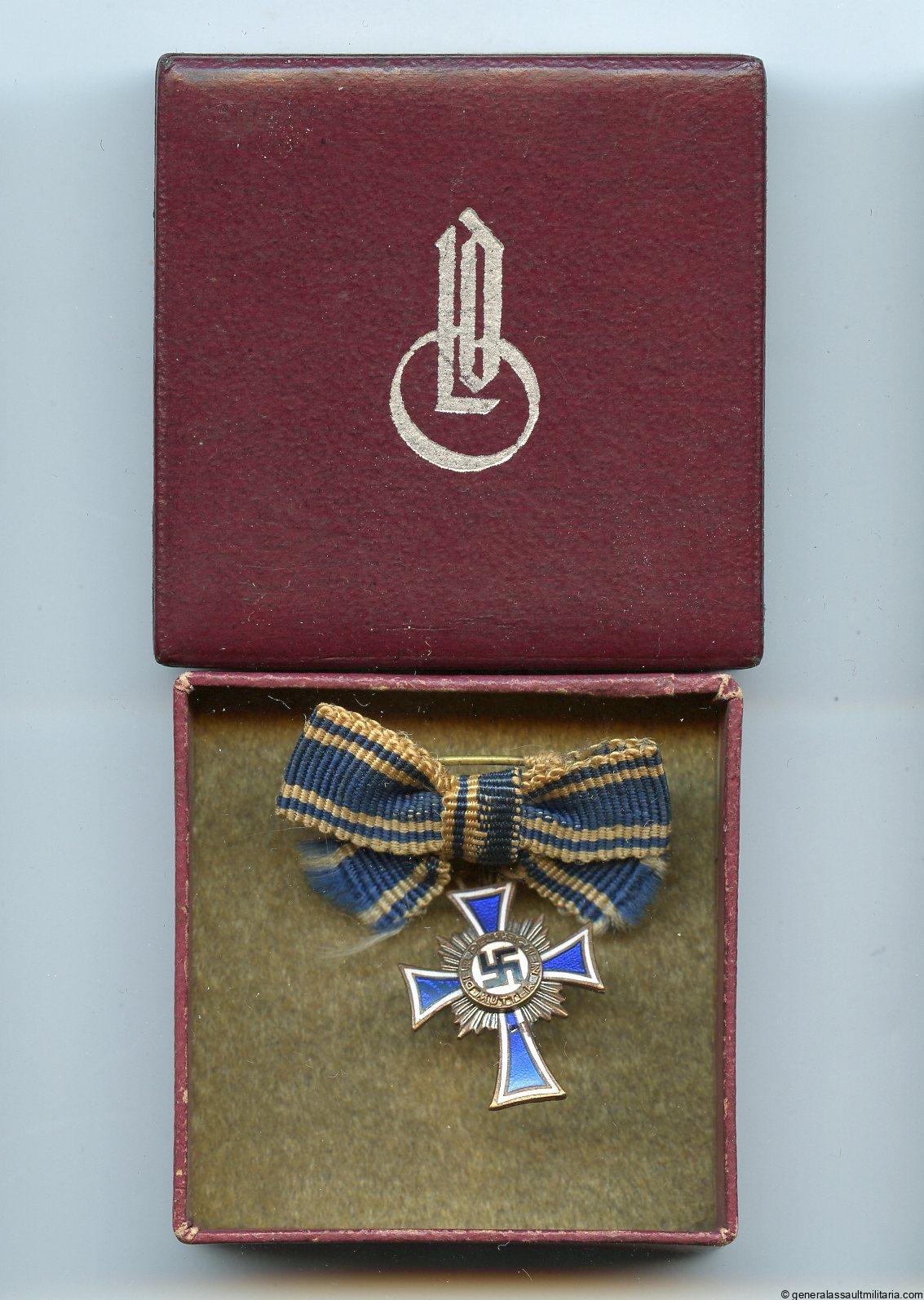 Mothers cross miniature in bronze in box – L/16 Steinhauer & Lück, Lüdenscheid