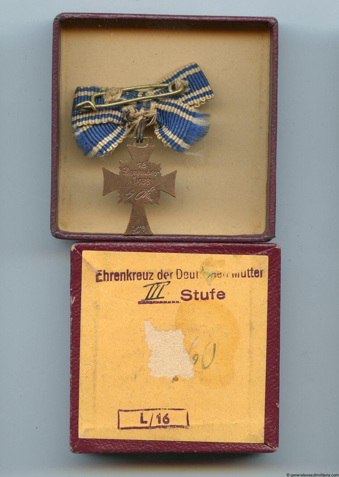 Mothers cross miniature in bronze in box – L/16 Steinhauer & Lück, Lüdenscheid