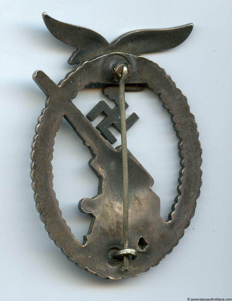 Luftwaffe Flak badge – Ball hinge type