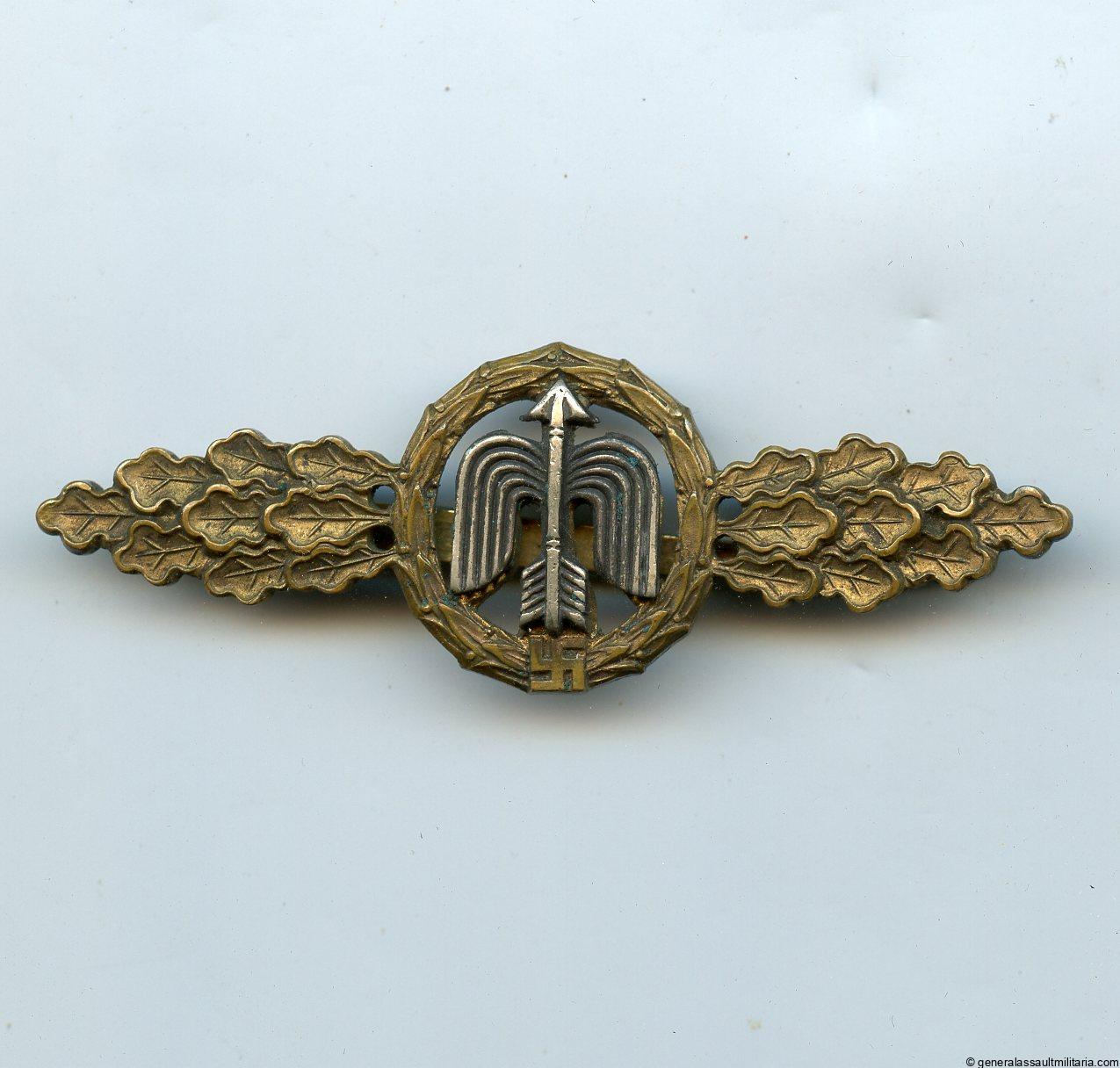 Luftwaffe fighter clasp in gold - C.E. Juncker, Berlin