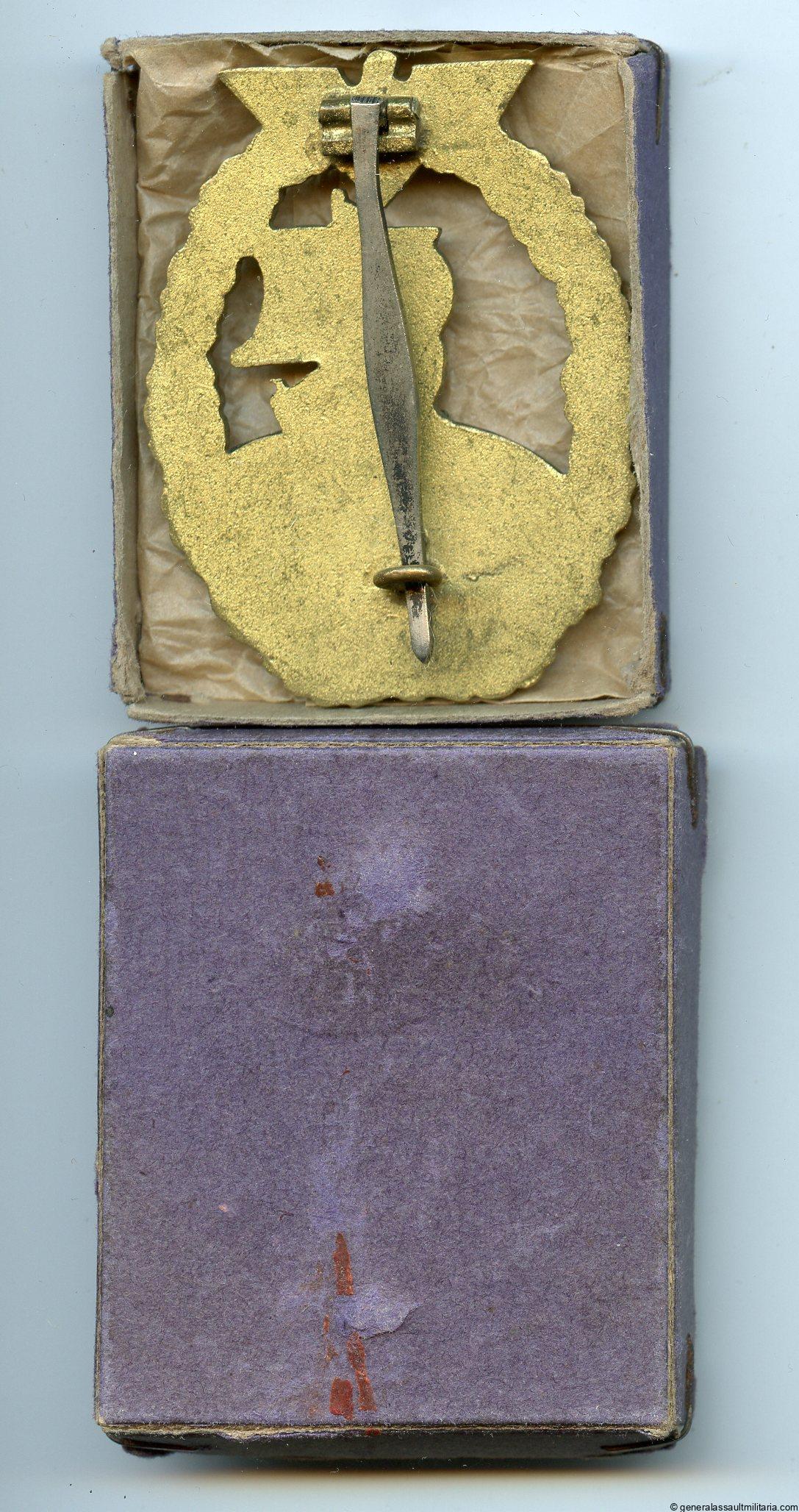 Kriegsmarine Auxiliary badge + box - C.E. Juncker, Berlin